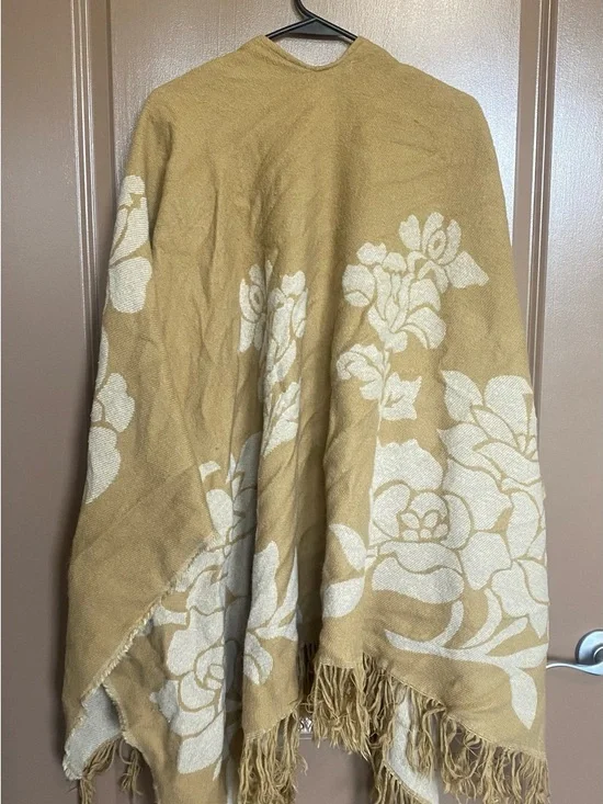 29 Palms Tan Floral Fringe Wrap Poncho (Reversible) - Picture 3 of 7